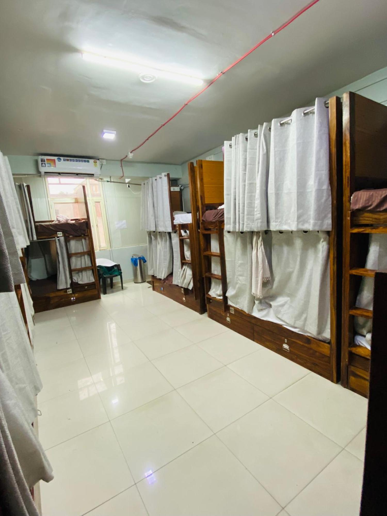 Homestay Ac Dormitory Нью-Дели Экстерьер фото